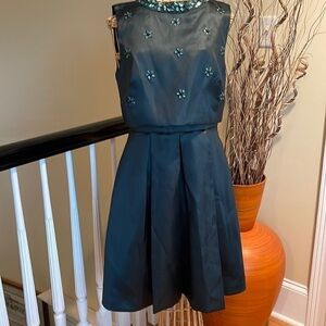 Review beautiful green dress.